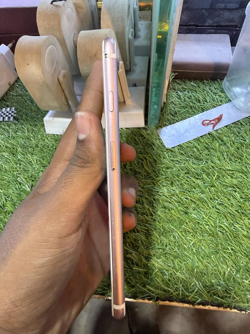 Apple iPhone 7 Plus 3