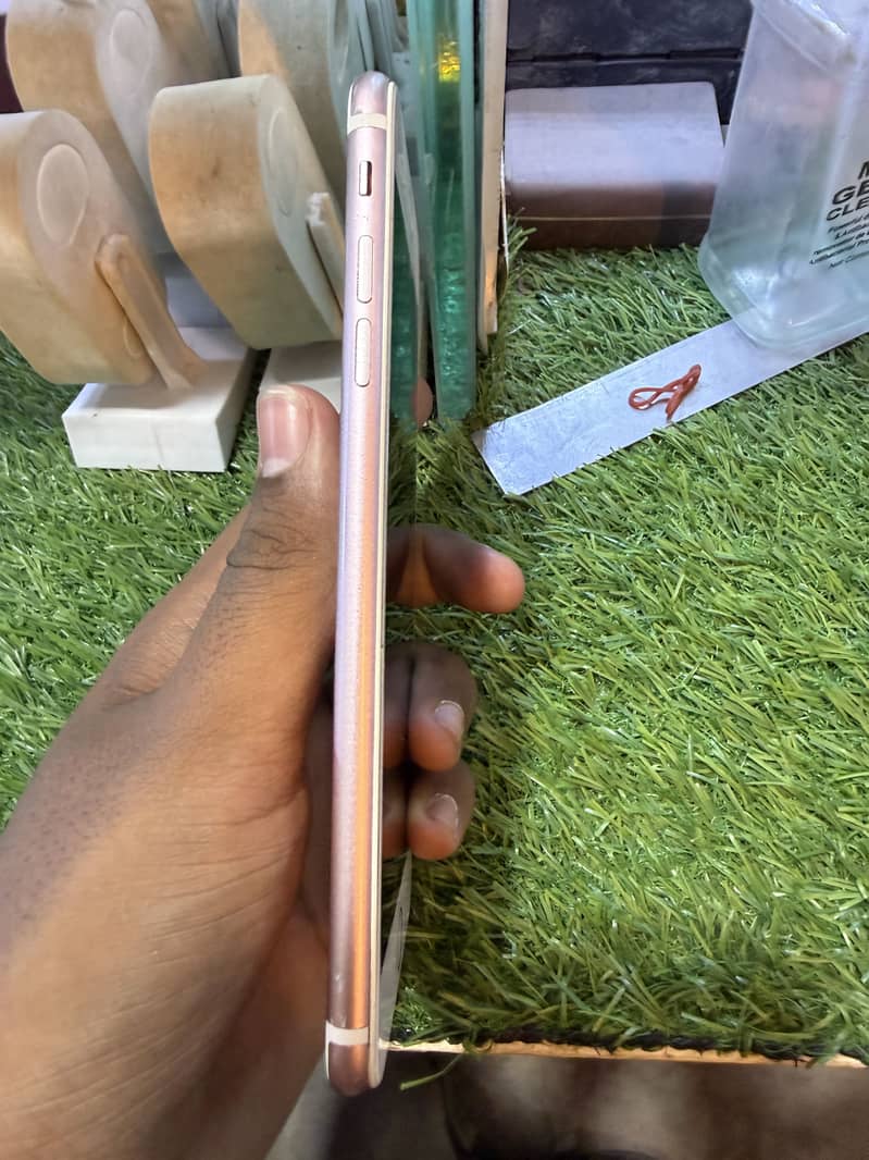 Apple iPhone 7 Plus 4
