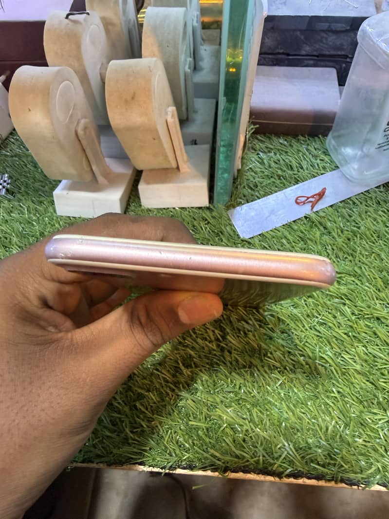 Apple iPhone 7 Plus 5