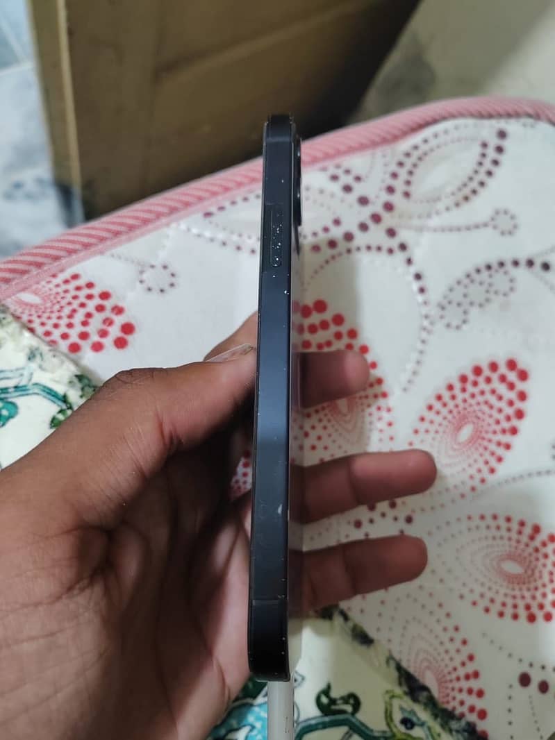 Apple iPhone 12 4