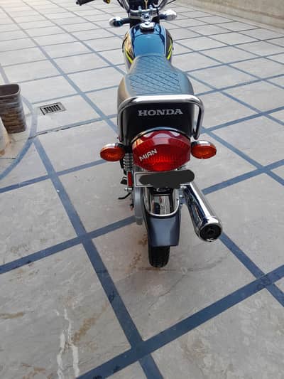 Honda cg125 2025/26 model new condition. . . . WhatsApp number. 03152389999