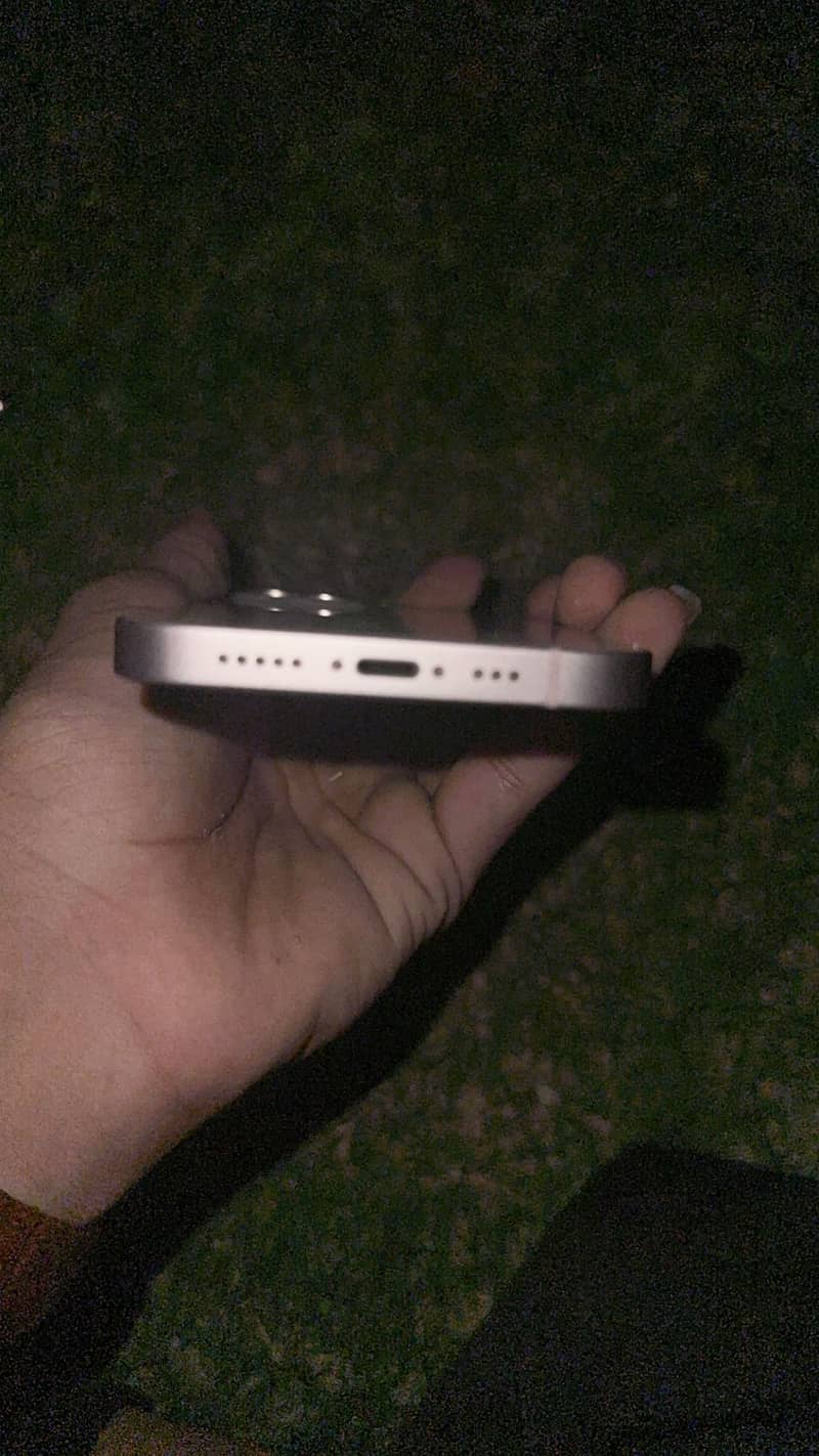 Apple iPhone 13 4