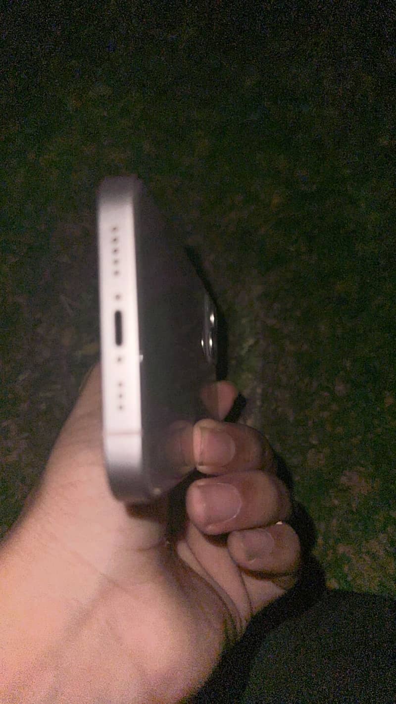 Apple iPhone 13 5