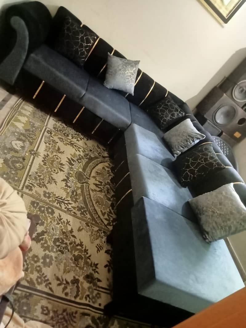 L shape sofa 0