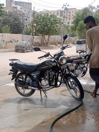 Suzuki GS 150 SE