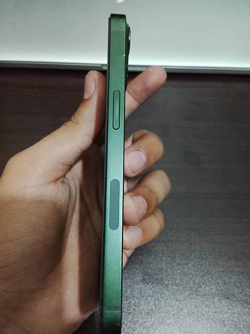Apple iPhone 13 2