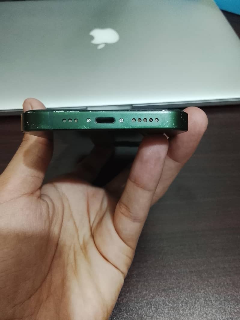 Apple iPhone 13 4