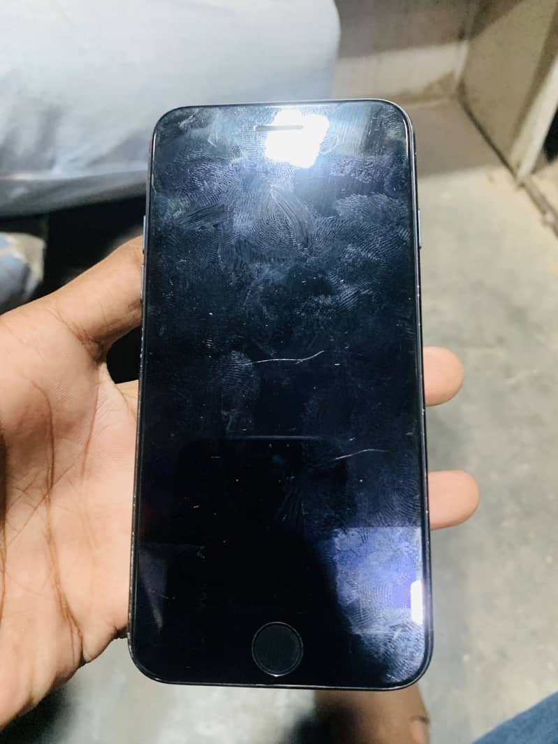 Apple iPhone 7 1