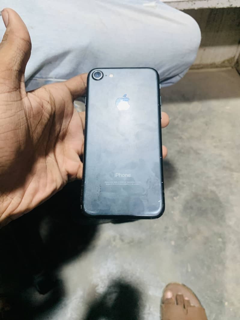 Apple iPhone 7 3