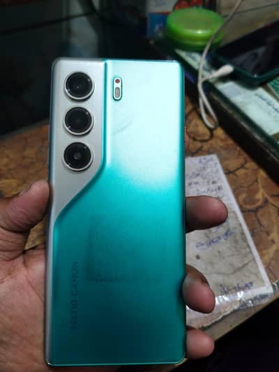 Tecno CAMON 40 Pro
