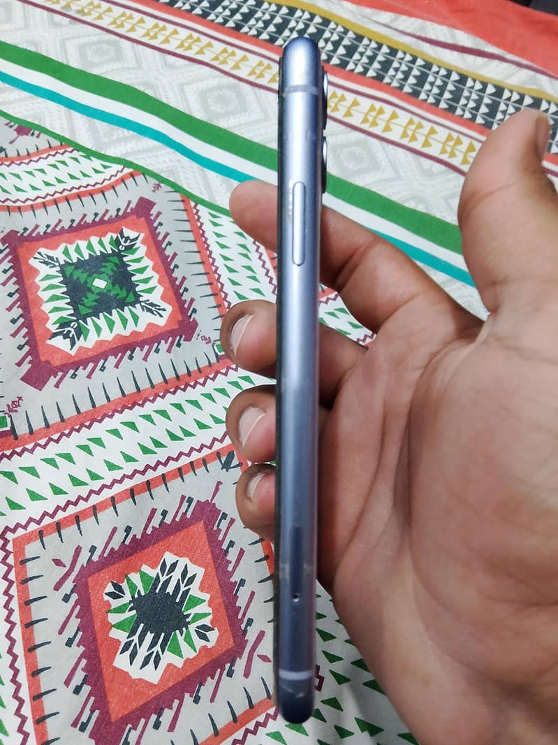 Apple iPhone 11 3