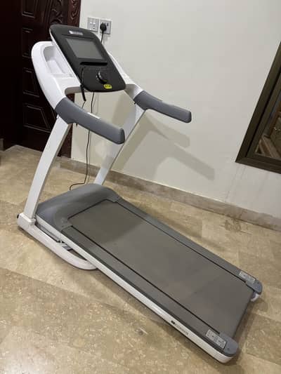 Jc buckman treadmill with auto incline with media