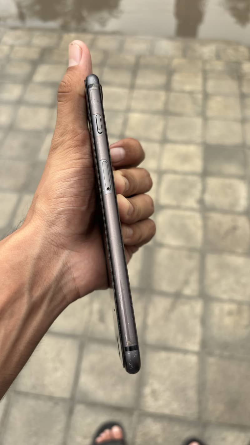 Apple iPhone 8 Plus 1