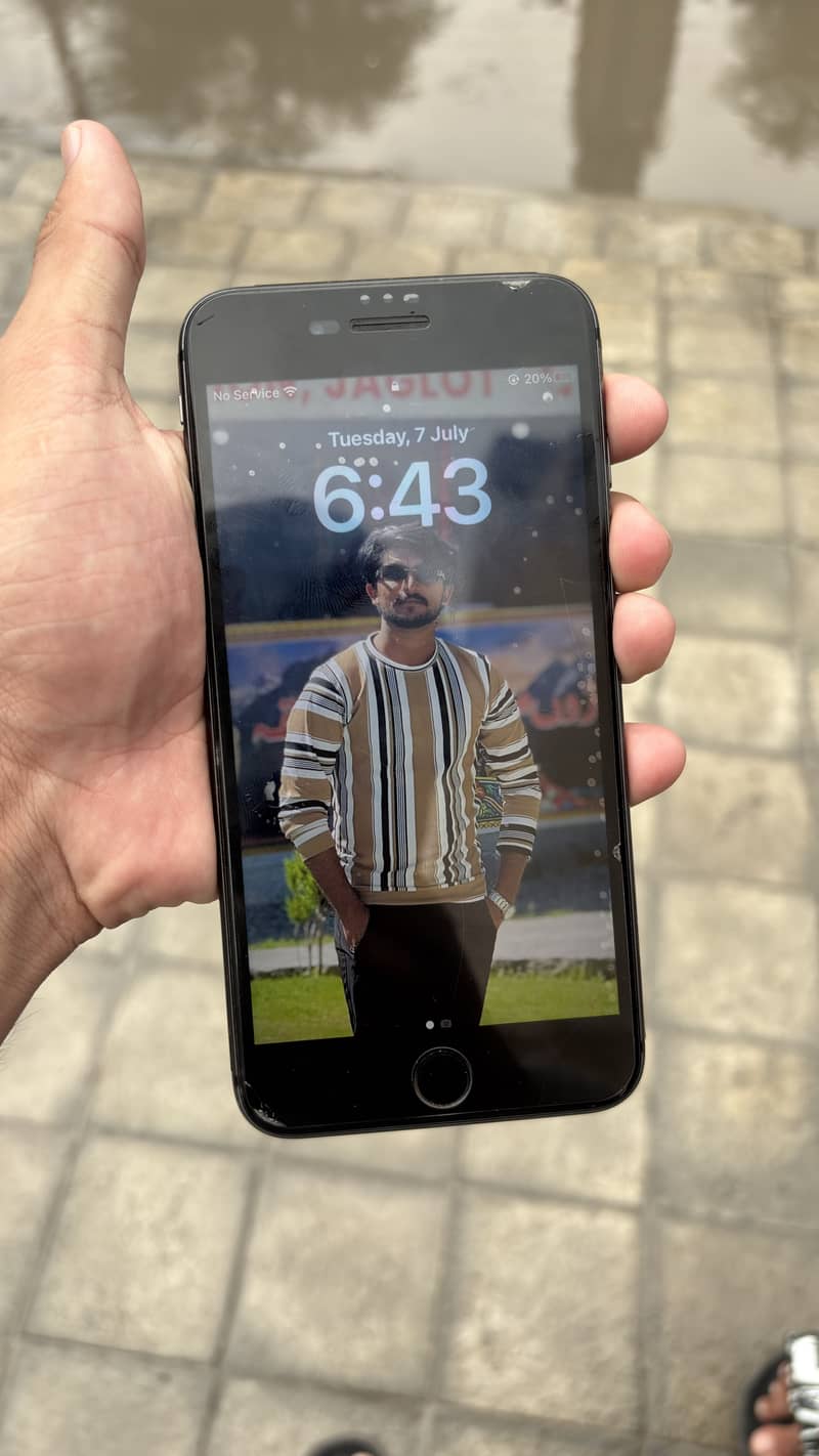 Apple iPhone 8 Plus 3