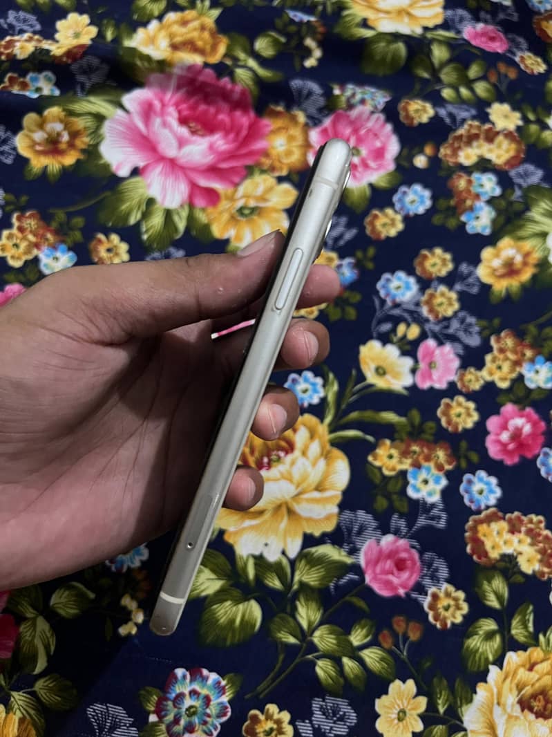 Apple iPhone 11 5