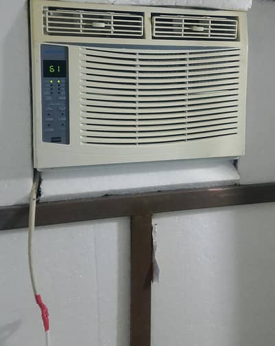 0.5 Ton window AC digital panel wala hy ye