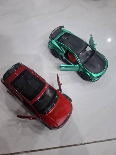 ​Premium 1:32 Scale Die-Cast Metal Cars with Openable Doors (Pair)