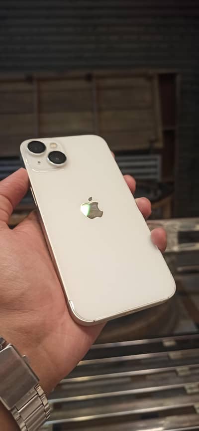 Apple iPhone 13