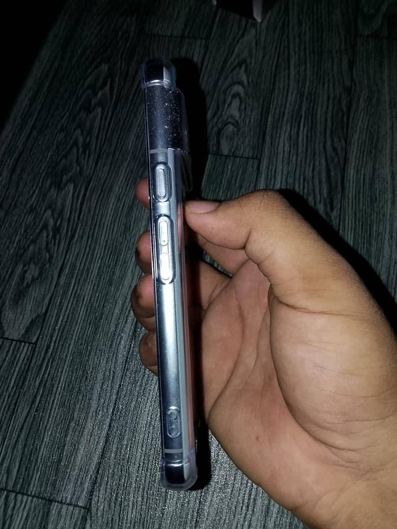 Google Pixel 8 4