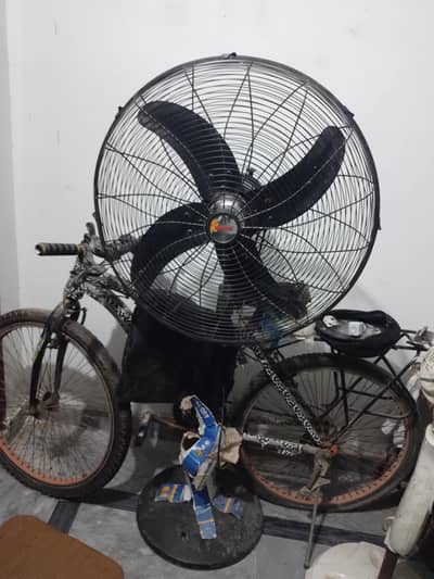 24" royal fan Less used