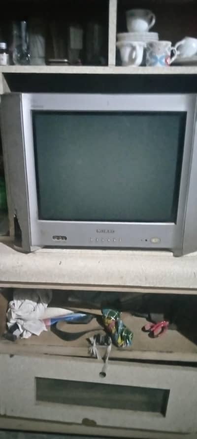 TV for sale Old design and Reliable