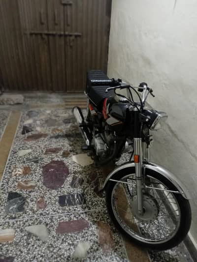 Bike me koi km Ni h ok h pics me nzr Arha