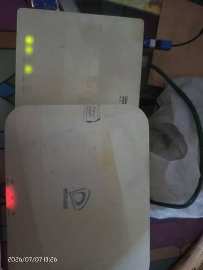 Sercomm S3 AC2100 Dual Band Wireless Router and Huawei GPON ONU