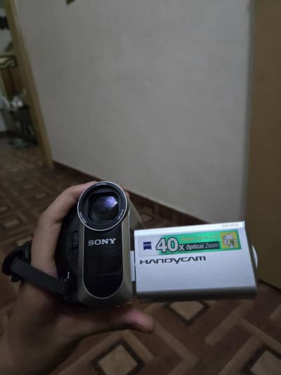 Sony Handycam DCR-HC52E.