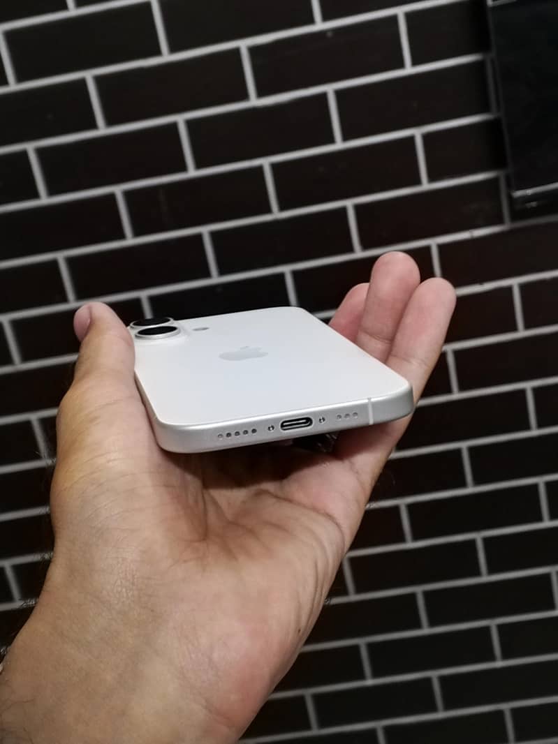 Apple iPhone 16 2