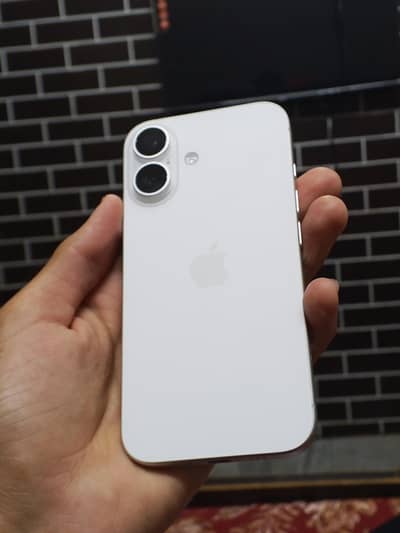 Apple iPhone 16