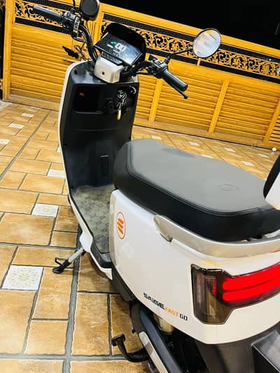 SAIGE N300 electric scooty