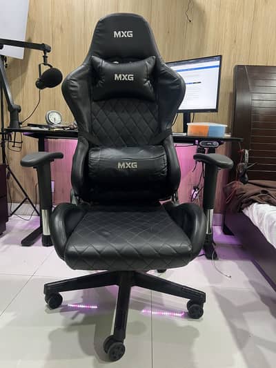 MXG GCH-01 Large Gaming Chair with Headrest and Lumbar Support