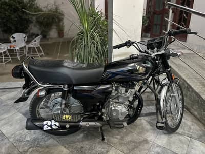 HONDA CG 125 2025–Black BEAUTY