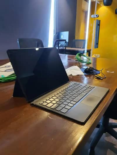 Lenovo Miix 520 2-in-1 Laptop With Original Charger