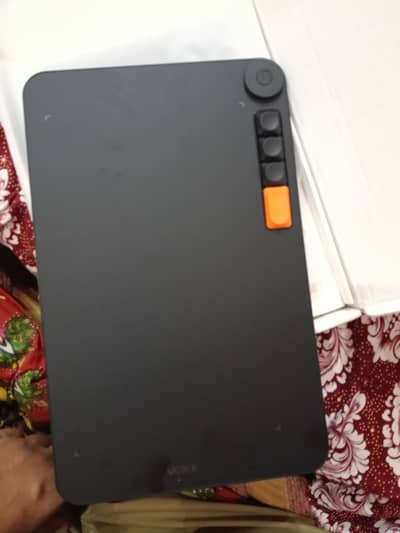 VEIKK VK1060 Pro pen tablet.