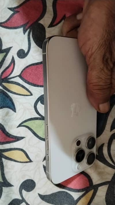 Apple iPhone 15