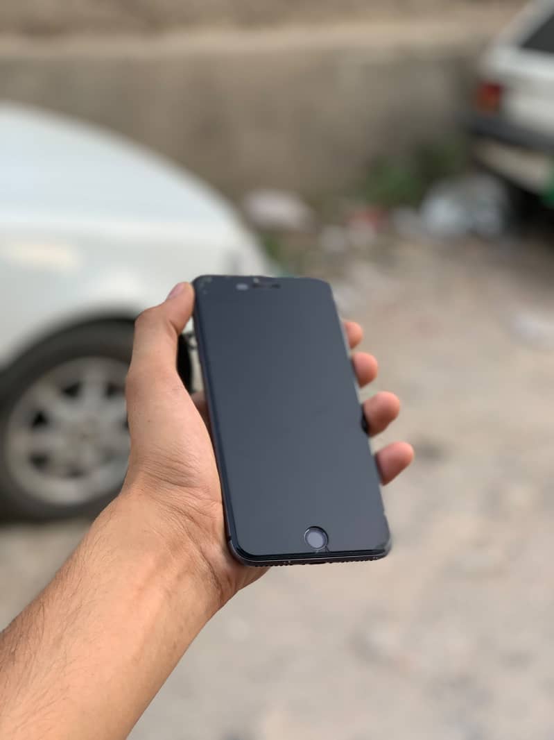 Apple iPhone 8 Plus 1