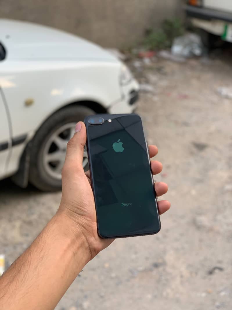 Apple iPhone 8 Plus 2
