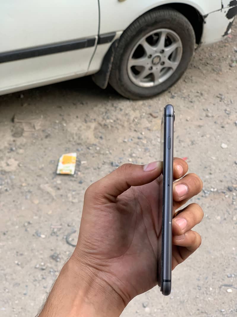 Apple iPhone 8 Plus 3
