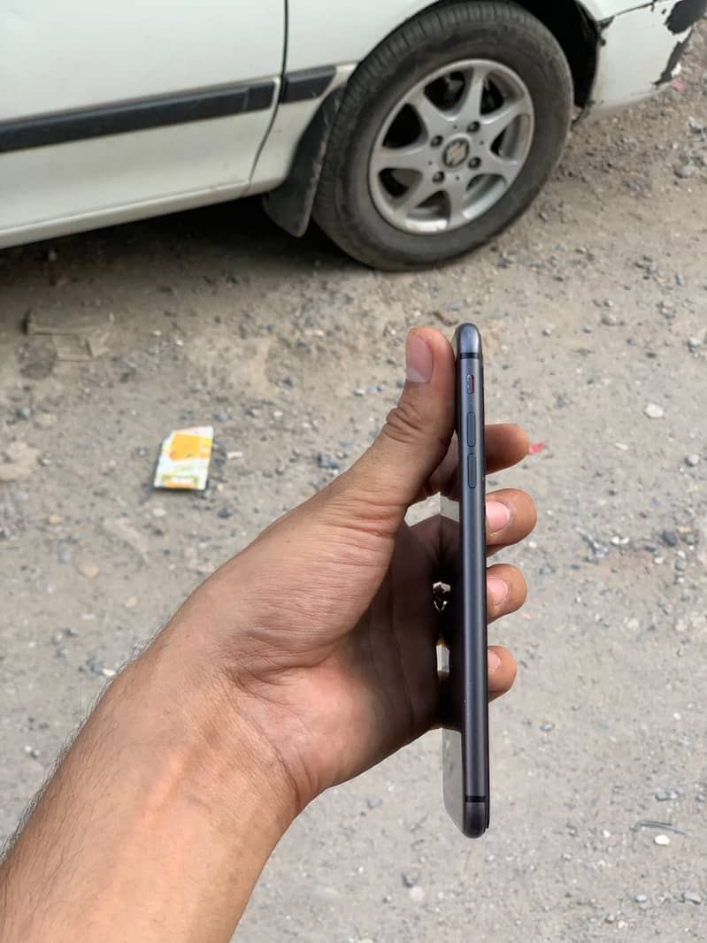 Apple iPhone 8 Plus 5