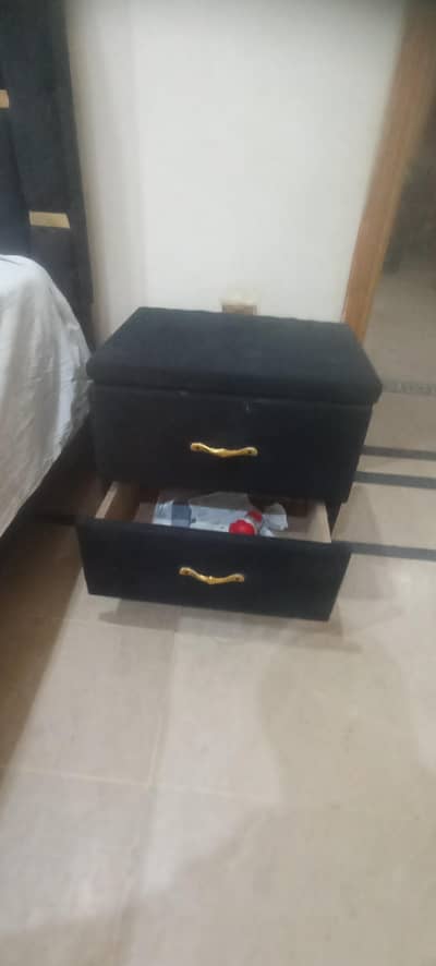 Bed + mattress+ side drawers