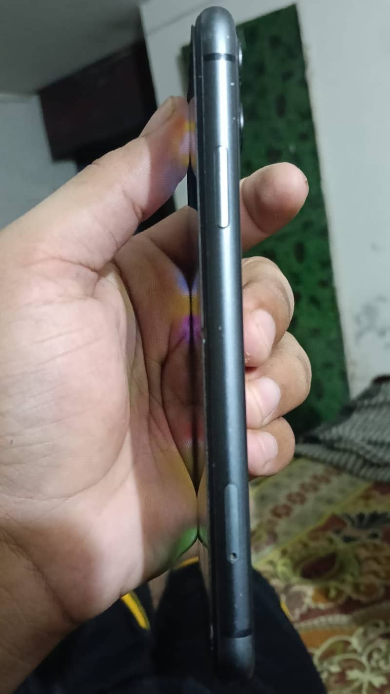 Apple iPhone 11 3