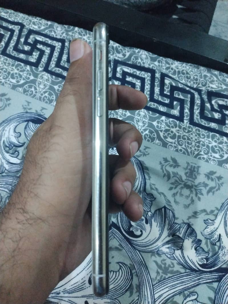 Apple iPhone X 3