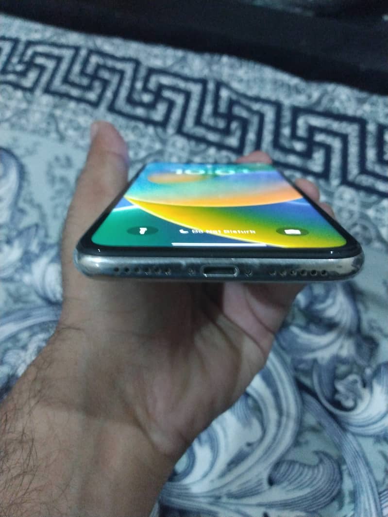 Apple iPhone X 4