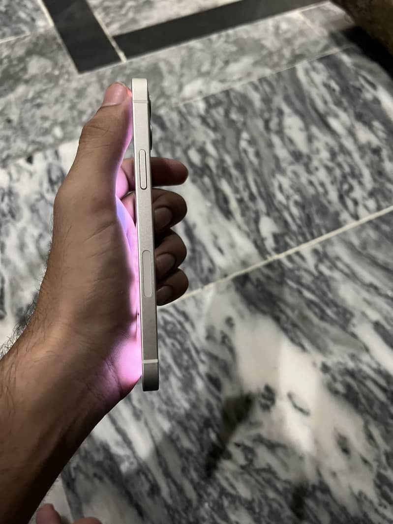 Apple iPhone 12 4