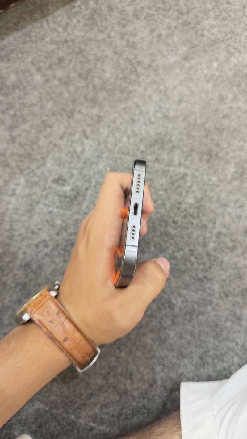 Apple iPhone 13 Pro Max 0