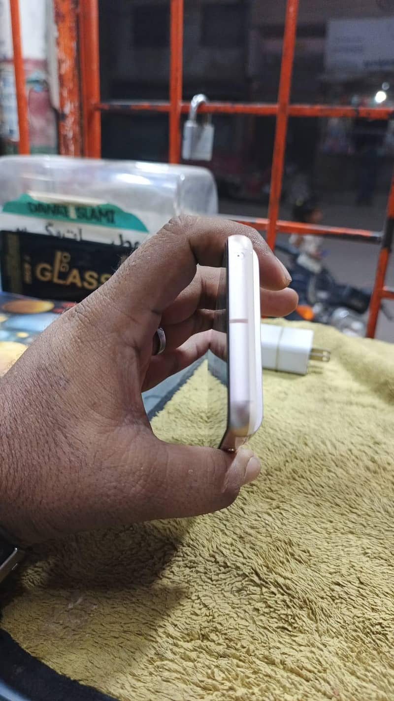 Google Pixel 8 5