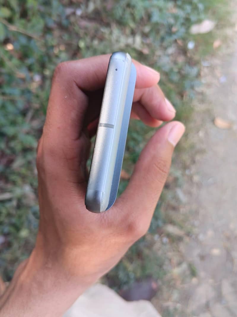 Google Pixel 8 4