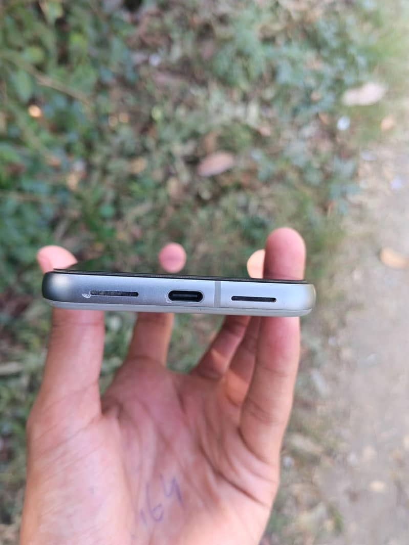 Google Pixel 8 6