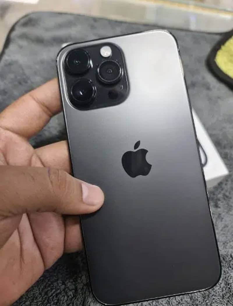 Apple iPhone 14 Pro Max 1